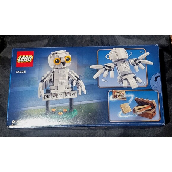 LEGO Harry Potter Hedwig at 4 Privet Drive Owl Figure 76425 - Picture 3 of 10